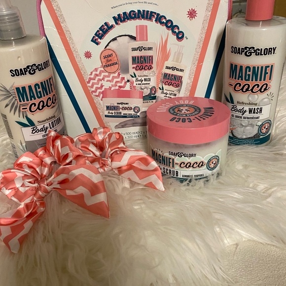 Brand New Soap & Glory FEEL MAGNIFICOCO Gift Set (Body Scrub, Lotion, & Wash) - Picture 2 of 9